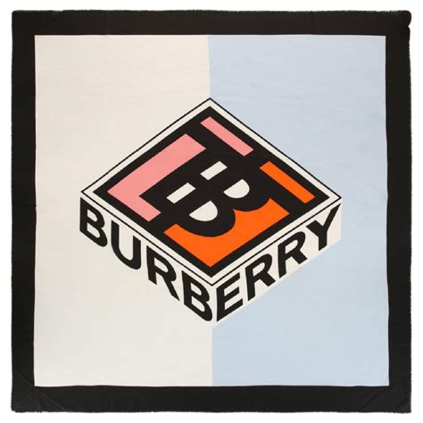 carre burberry soie|L'écharpe Burberry .